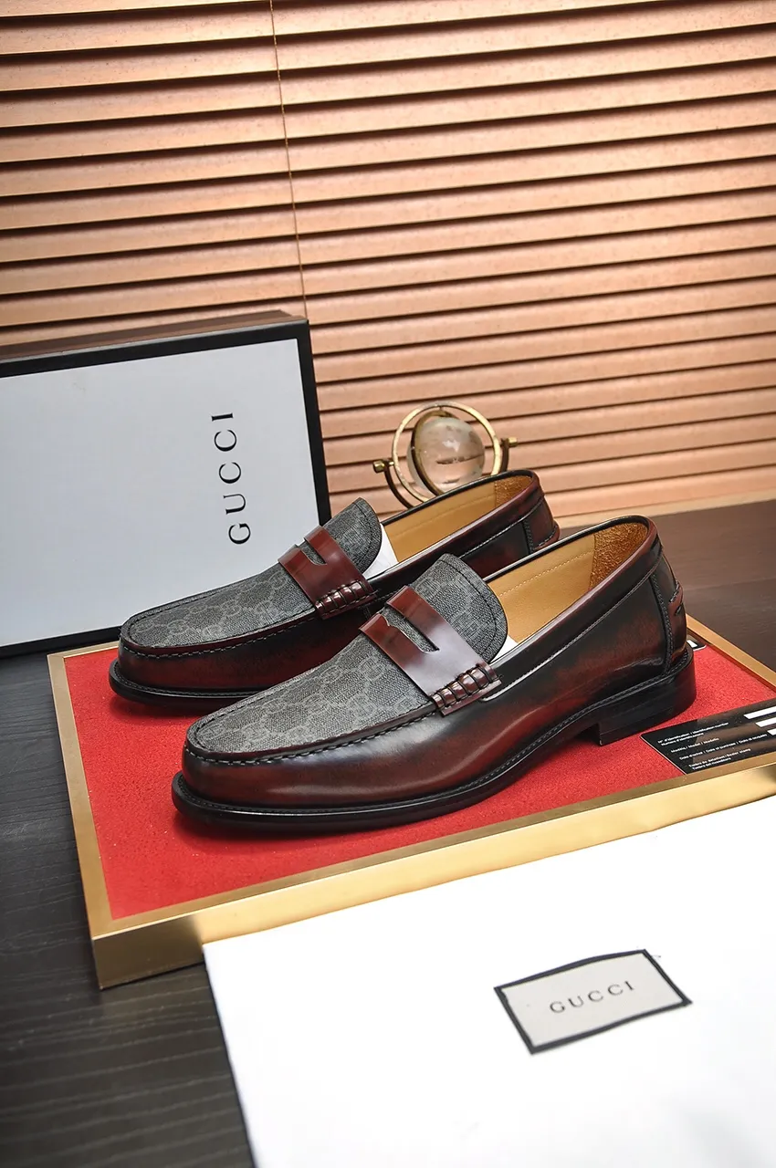 Men's shoes💰560💶Italy's top luxury men's shoe giant (GUCCI) (Gucci) (full cowhide lining) new arrival🍃Original European style🔰 Pleasant to the eye😍In order to make the shoes more durable and non-deformable🌀The production continues to follow traditional methods but there is still no lack of innovation💪Choose original sheepskin for the leather♻️ Smooth and natural And extra bright ⭐Made of imported cowhide, the first choice of rich people 38-45 (45 customized)